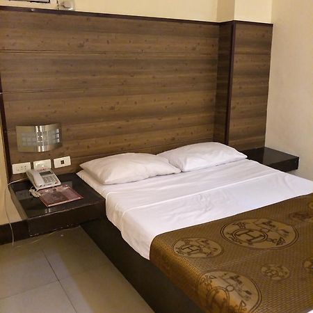 Antons Inn Hotel Balanga エクステリア 写真